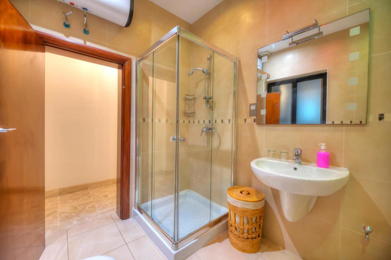 Enormous 3Bedrooms Seafront With Balcony Pdeh1-1 Sliema Kültér fotó